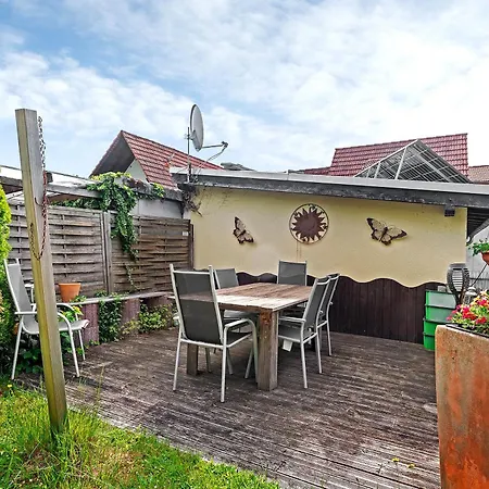 Horn Apartment *